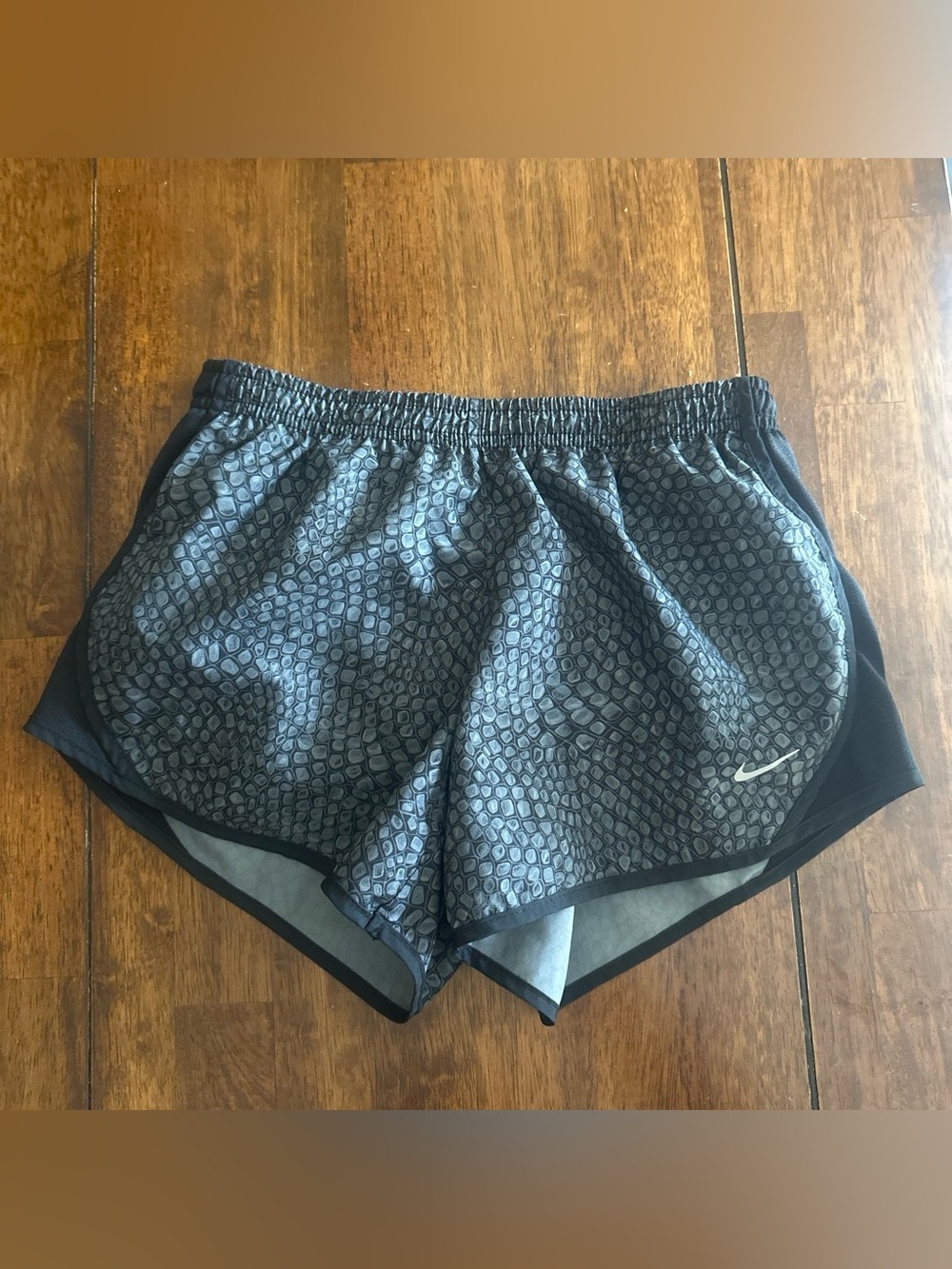Girls Black Patterned Nike Athletic Shorts 🩳- M